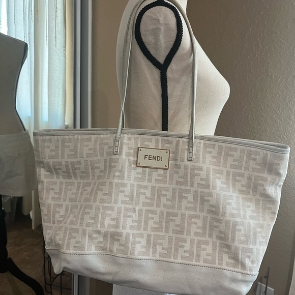 FENDI ZIPPERED TOTE - Picture 16 of 16